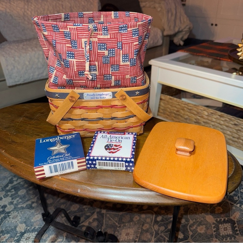 Longaberger 2002 Bee Basket W/ USA Flag Liner 2 Tie Ons Proudly Longaberger Lid